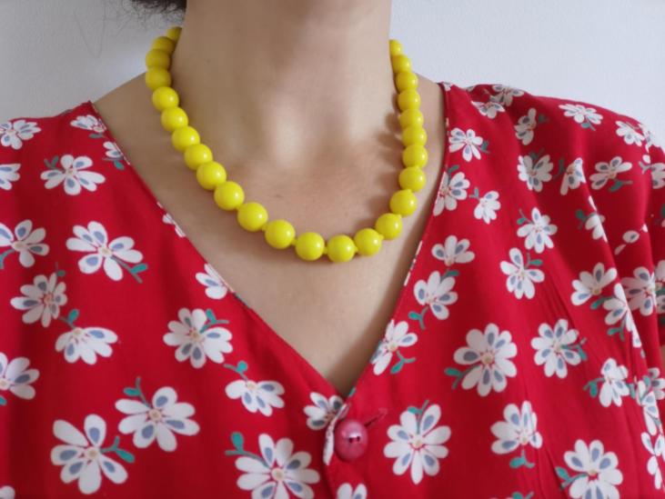 vintage yellow necklace